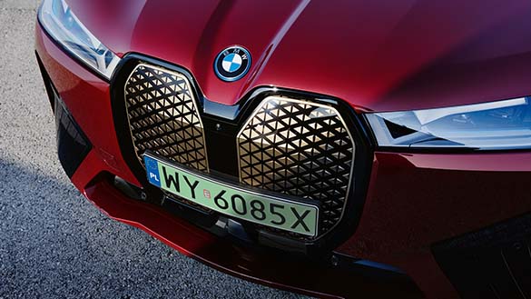 przód BMW iX