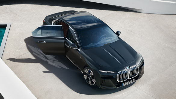 Płynne linie i monolityczne powierzchnie BMW 7