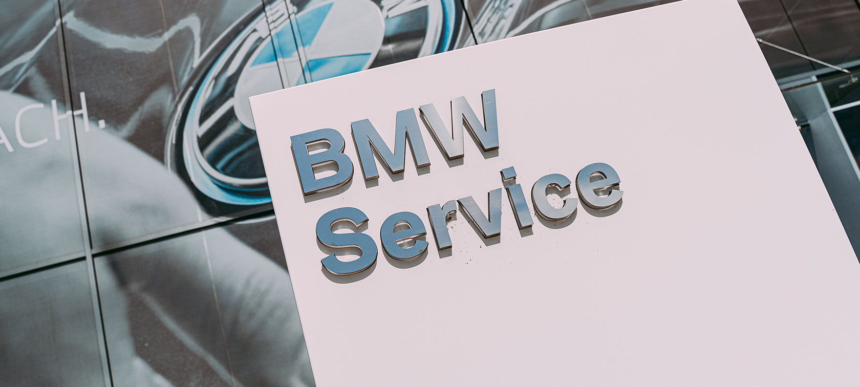 Serwis BMW - Front budynku Serwisu BMW.